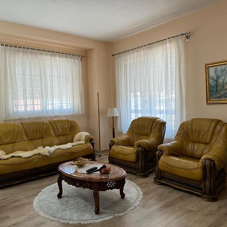 Era'S Apartment Tirana Zewnętrze zdjęcie